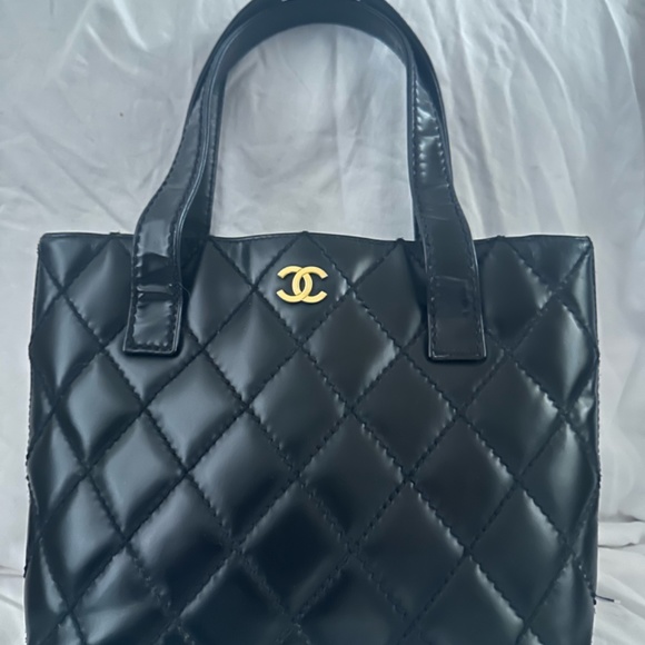 Chanel Wils Stitch Glazed Leather Tote - Picture 3 of 6